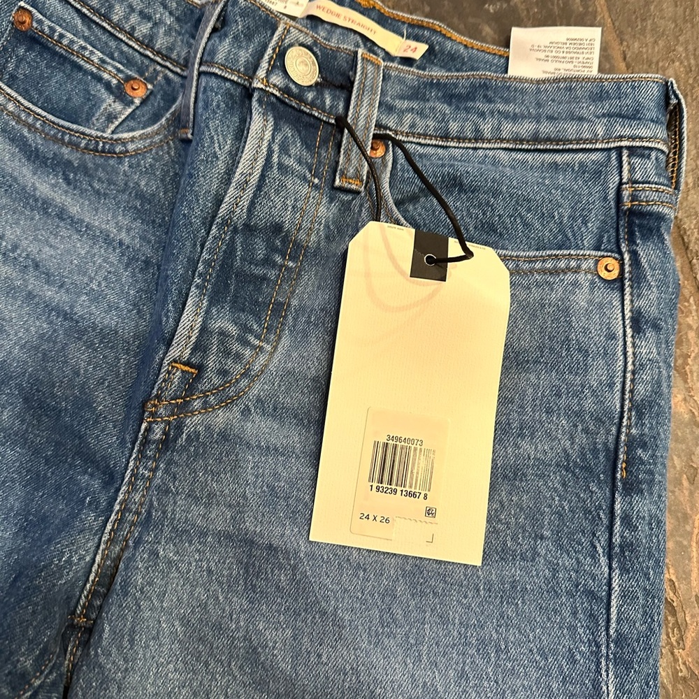 Brand New Levi Wedgie Straight 24 - Picture 2 of 9